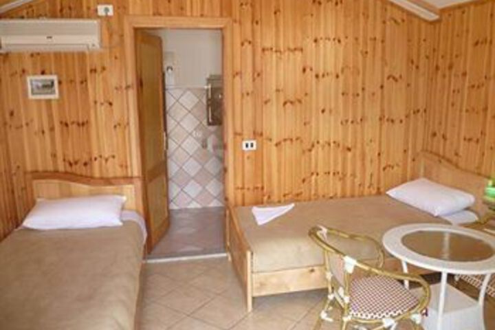 Room 9 of 28
