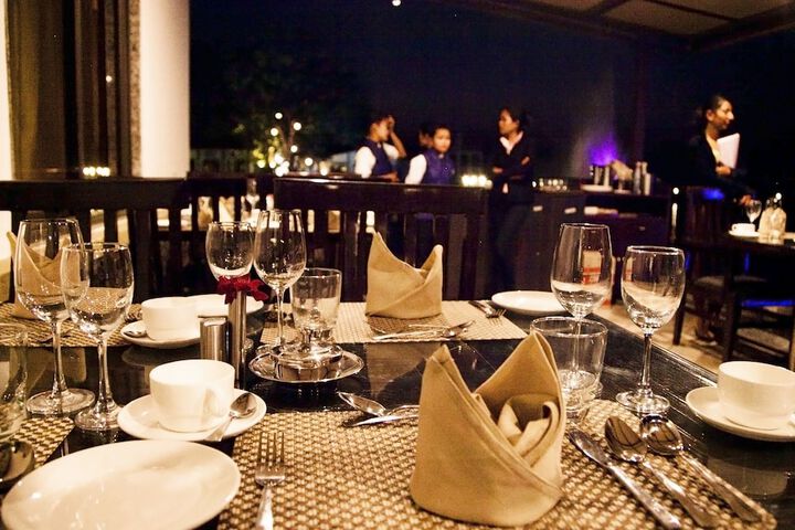 Dining 27 of 34