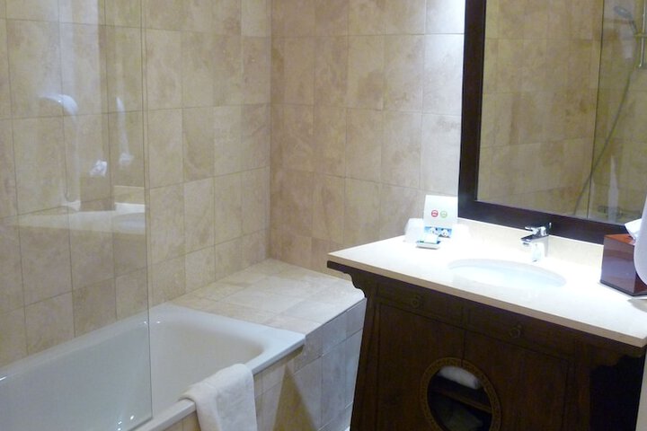 Room 15 of 48