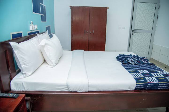 Room 7 of 110