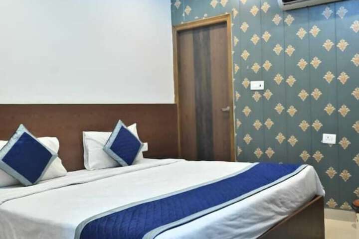 Room 4 of 14