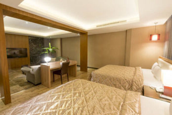 Room 50 of 84