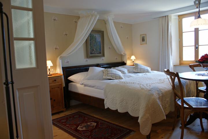 Room 3 of 42