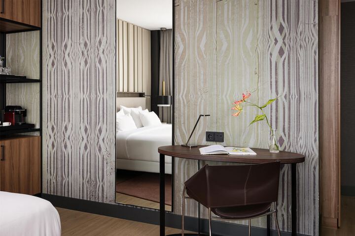 Room 46 of 90