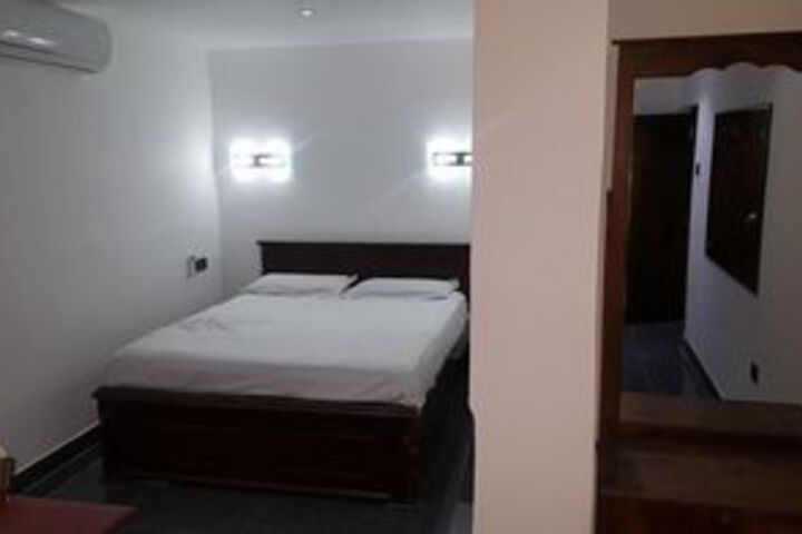 Room 9 of 22