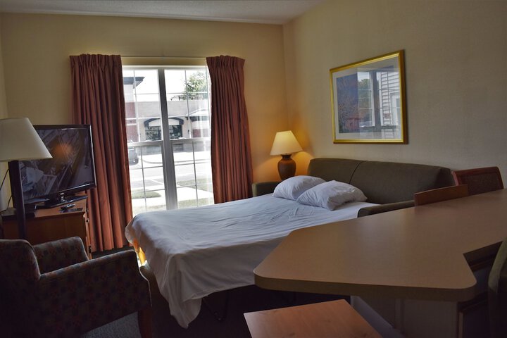 1 King Bed (6 of 27)