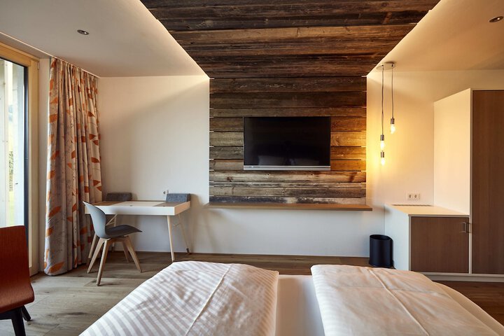 Room 16 of 86