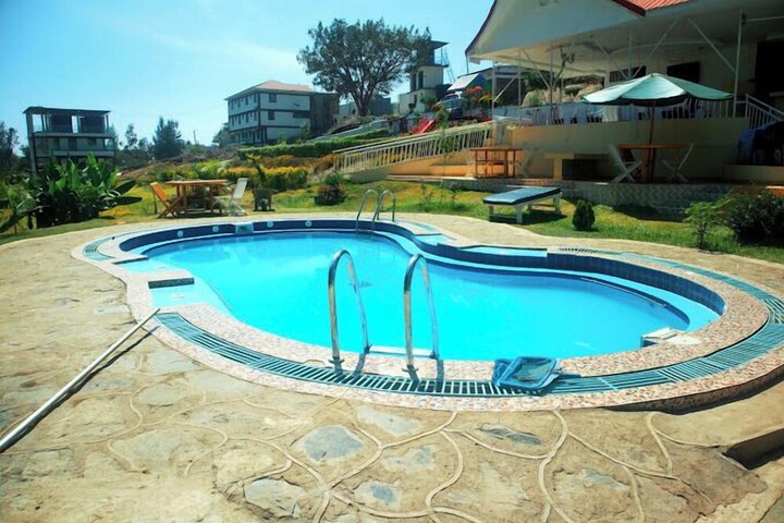 Pool 12 of 26