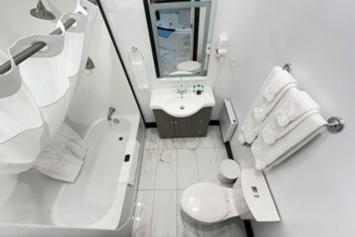 Room 40 of 165