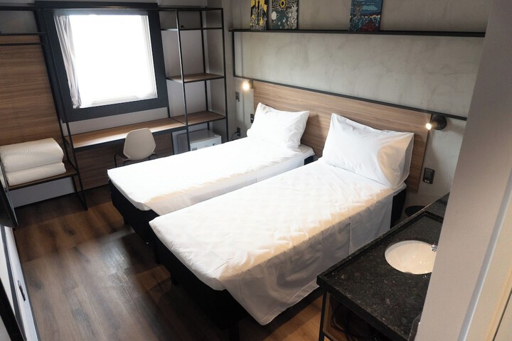 Room 49 of 122