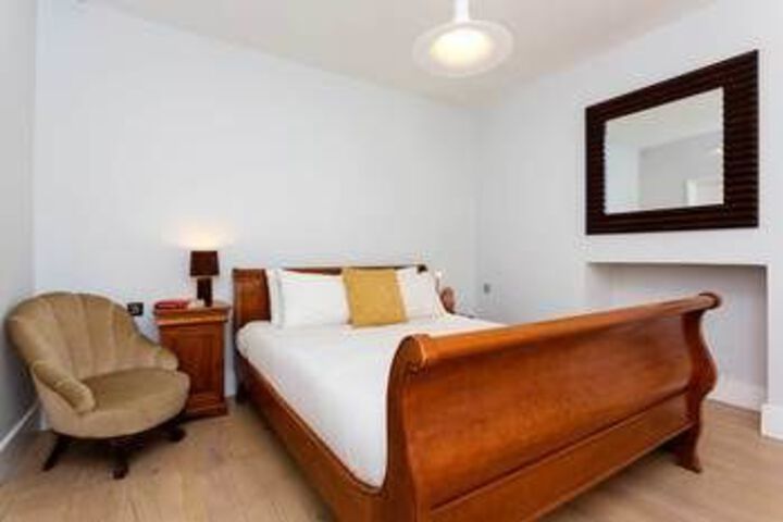 Room 6 of 13