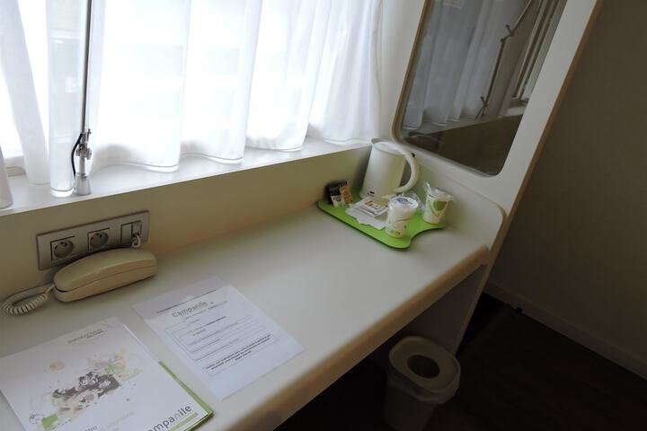 Room 3 of 40
