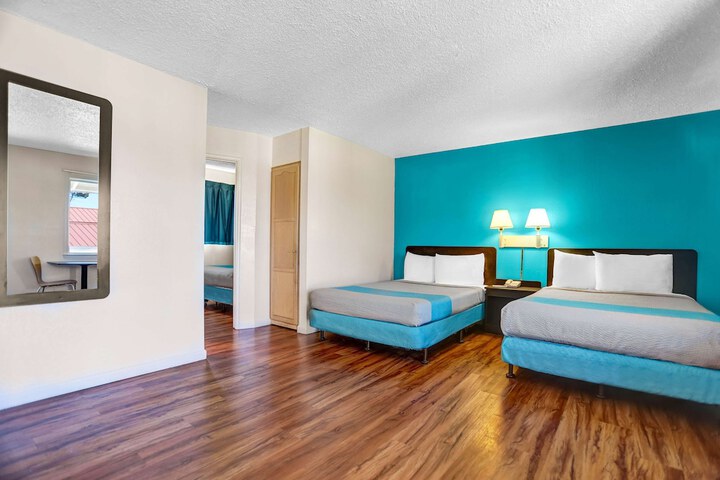 Suite Multiple Beds (3 of 13)