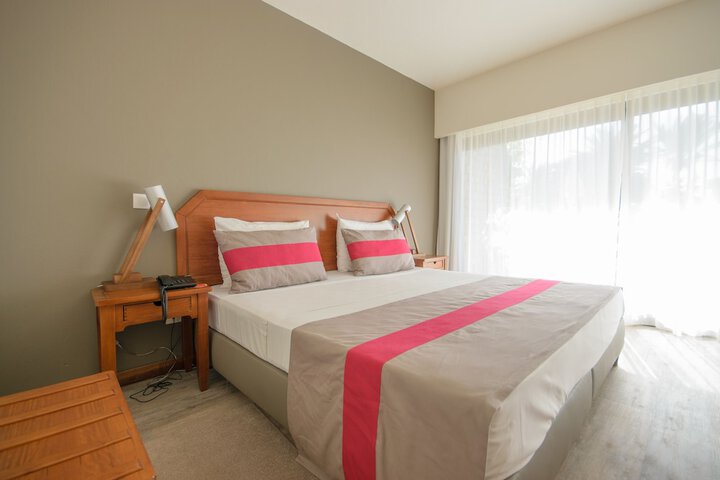 Room 10 of 102