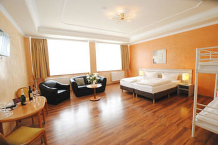 Room 35 of 81