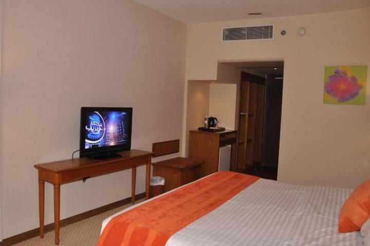 Hotel Suite Photo