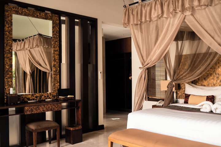 Room 14 of 94