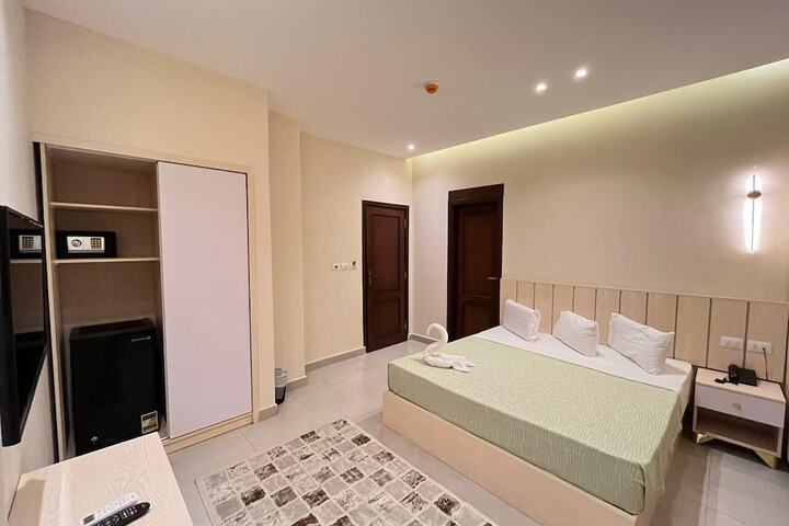 Room 32 of 92