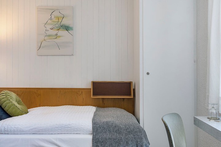 Room 4 of 23
