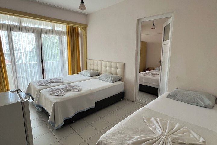 Room 6 of 34