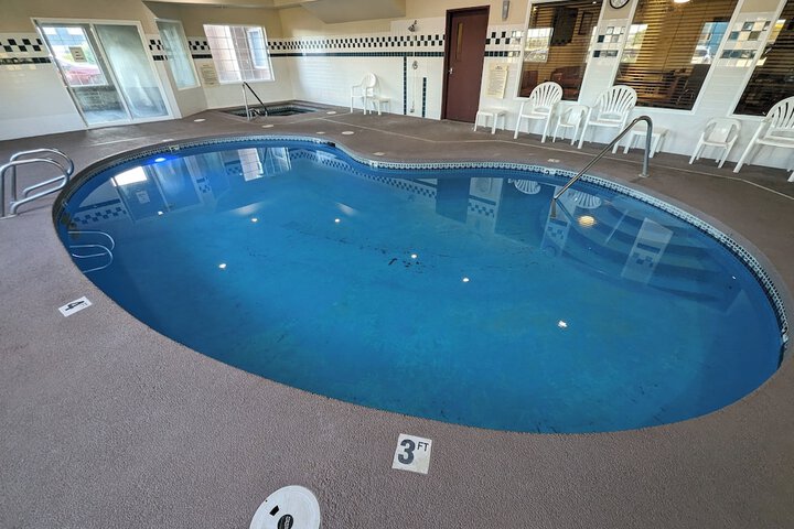 Pool 21 of 24
