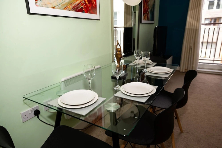 Dining 16 of 17