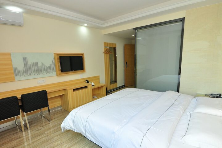 Room 16 of 33