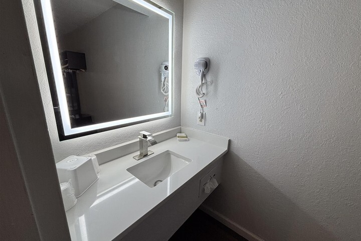 Room 11 of 21