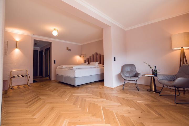 Room 18 of 120