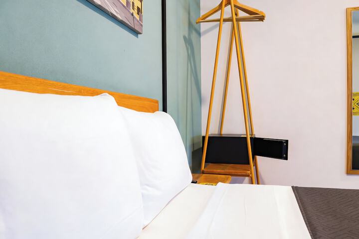 Room 2 of 5