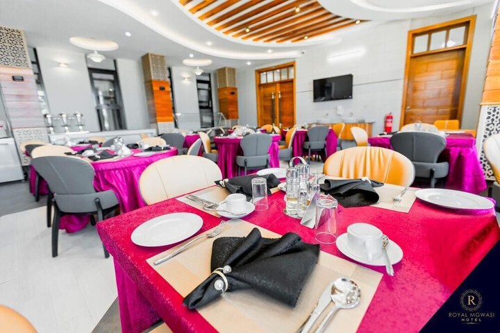 Dining 70 of 79