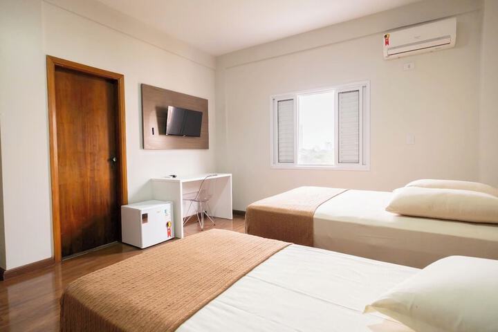 Room 5 of 9