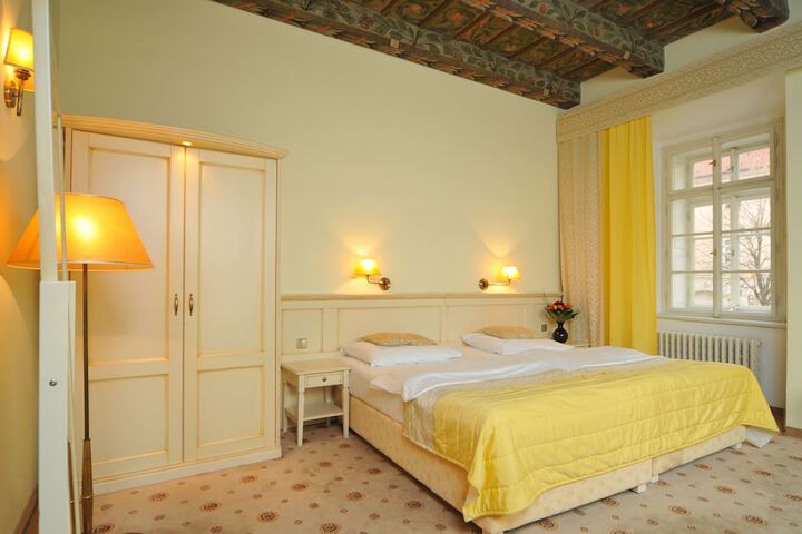 Room 4 of 81