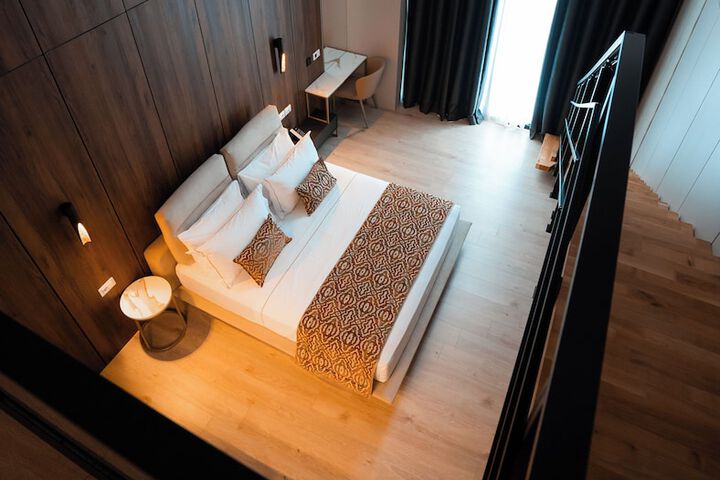 Room 16 of 60