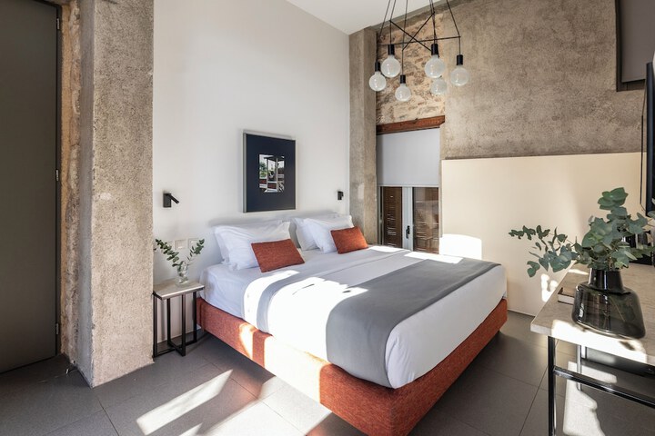 Room 3 of 75