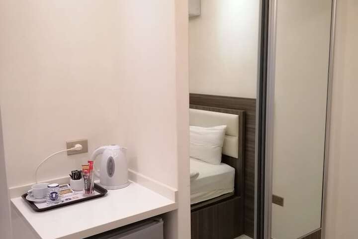 Room 6 of 37