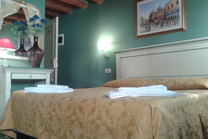Room 15 of 96