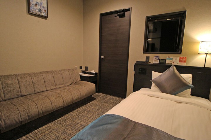 Room 30 of 106