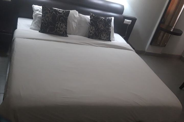 Room 6 of 62
