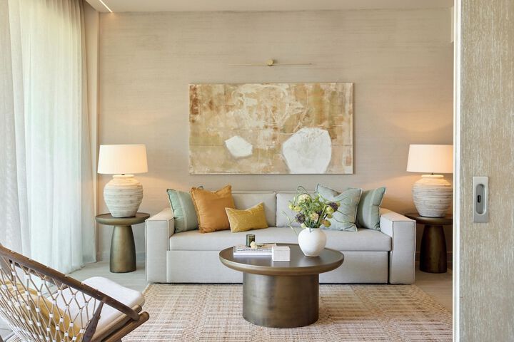 Room 40 of 594