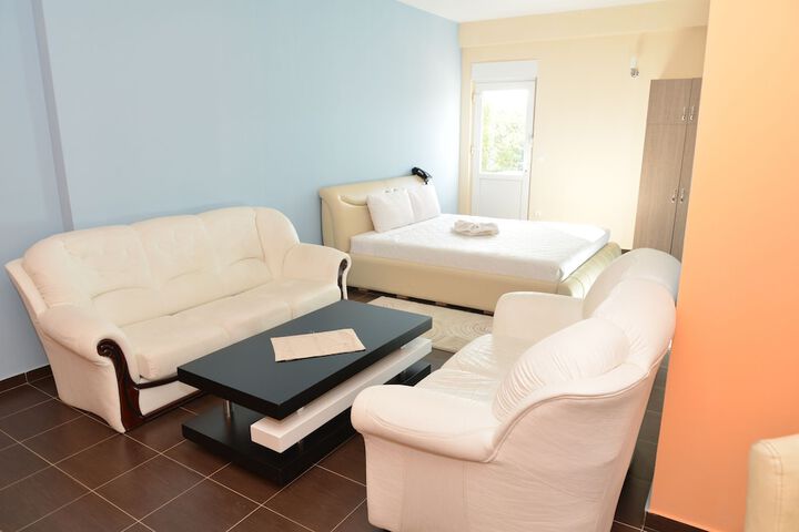 Room 9 of 23