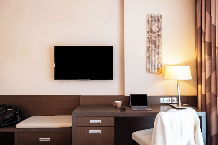 Room 18 of 134