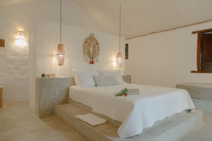 Room 12 of 33