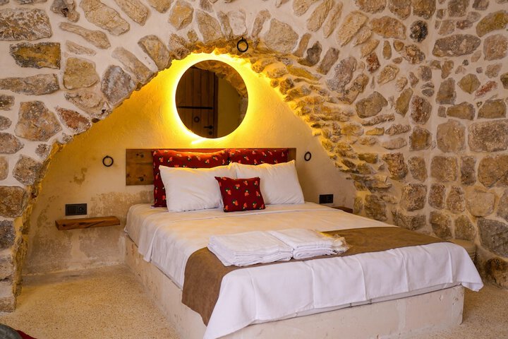 Room 2 of 88