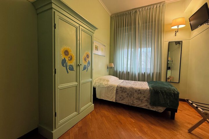 Room 42 of 76