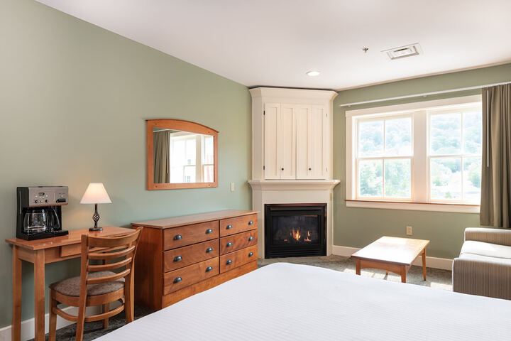 1 King Bed (5 of 22)