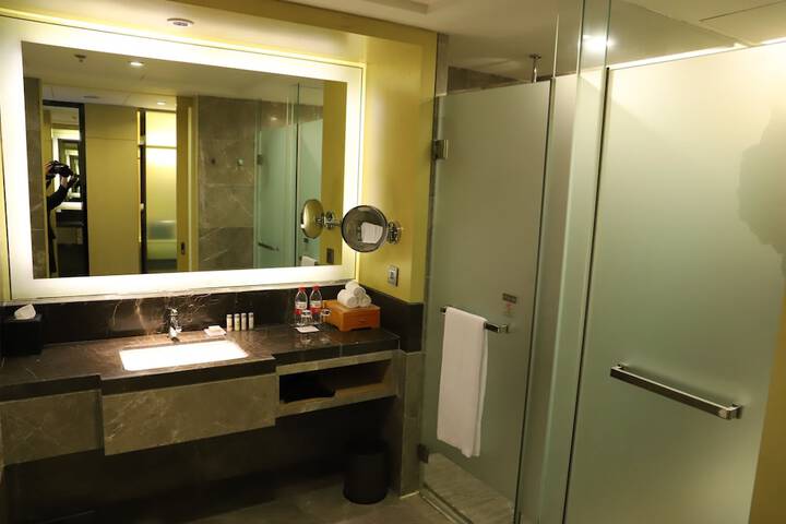 Room 48 of 110