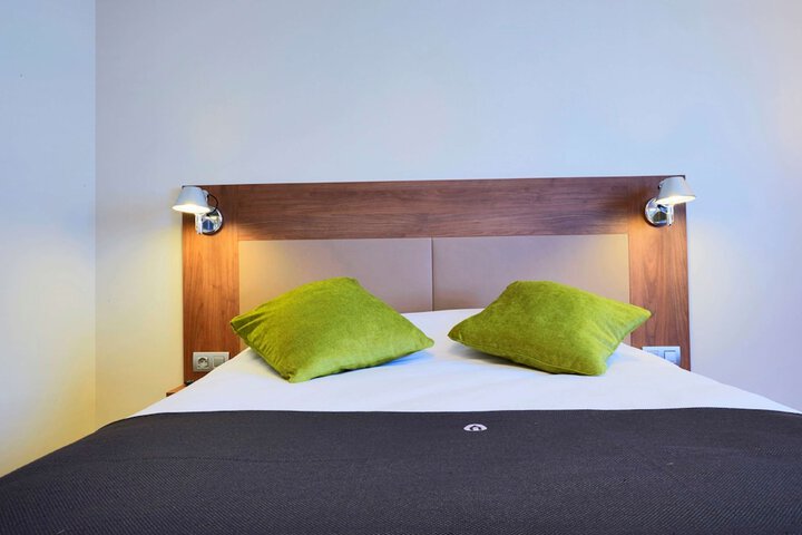 Room 9 of 35