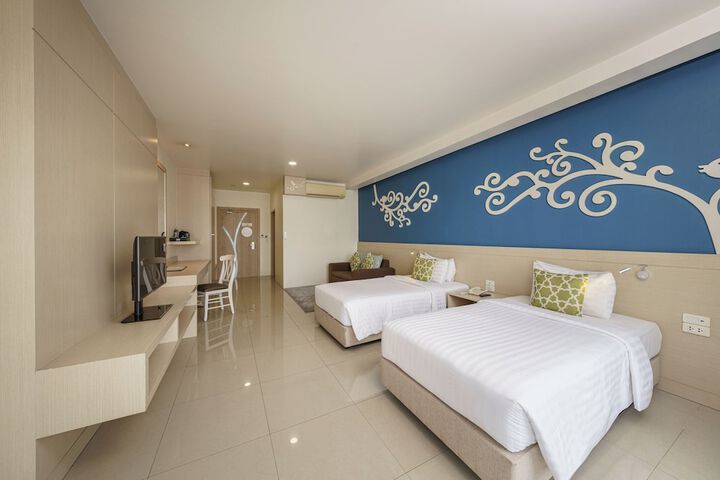 Room 6 of 32