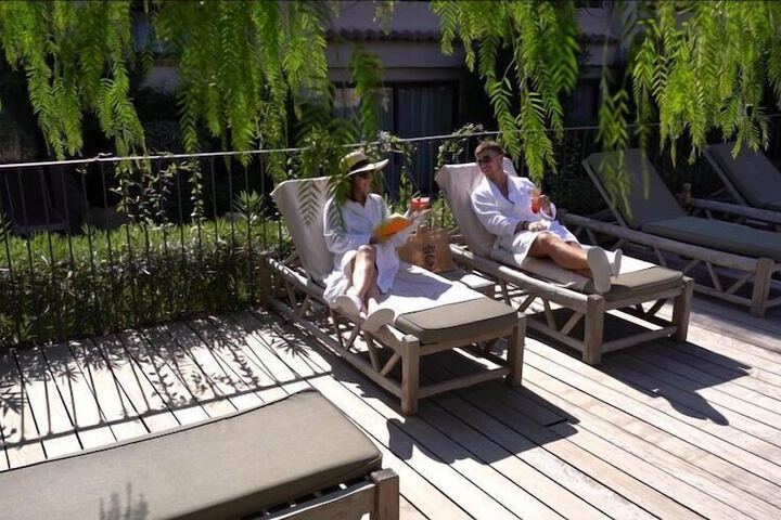 Hotel Pool